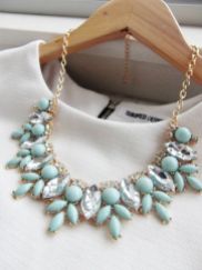I love how a statement necklace can instantly dress up the most casual outfit.
